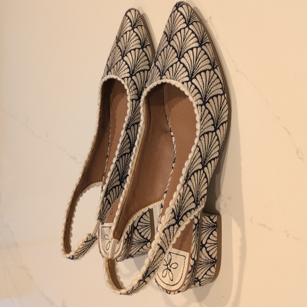 Chinese Laundry Cream and Black Patterned Slingback Pumps - Picture 6 of 12